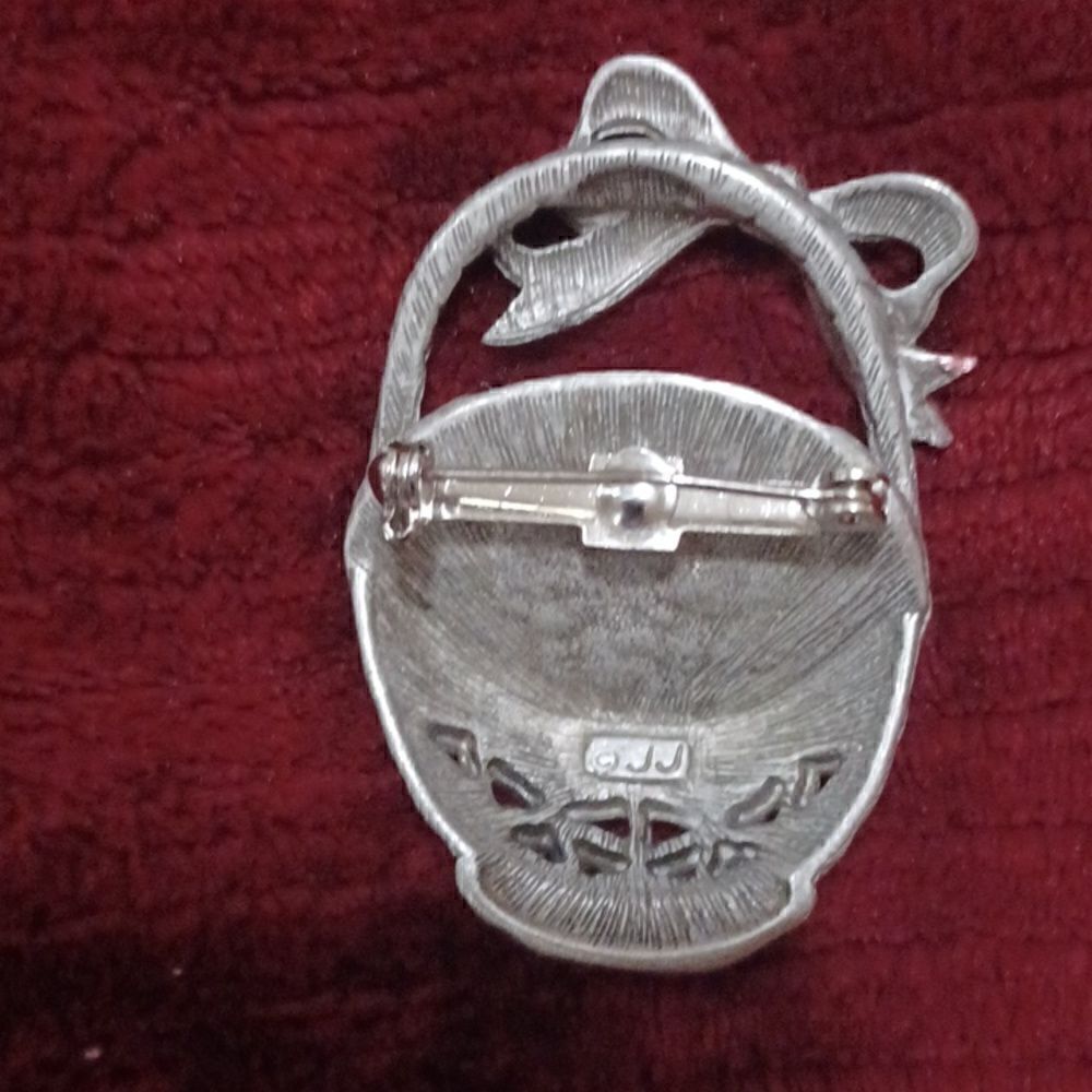 Easter Basket Pin - Picture 2 of 3